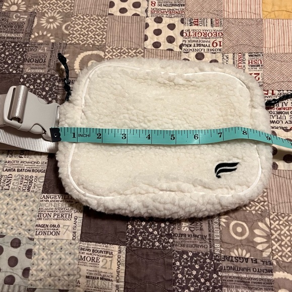 Fabletics teddy waist bag in bone - Picture 3 of 6
